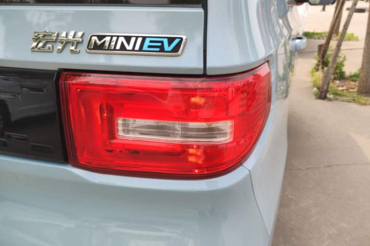 Used Wuling Hongguang MINIEV 2020 Freedom Version Lithium Iron Phosphate Right Rear Taillight