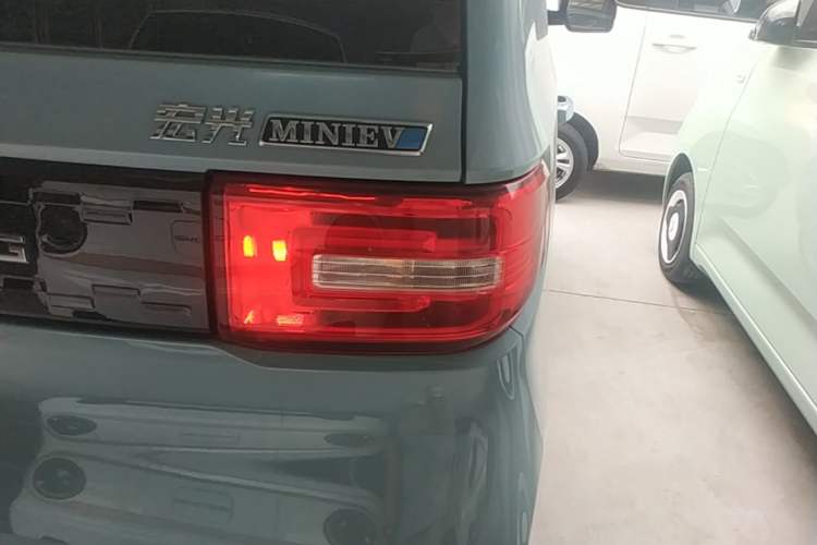 Used Wuling Hongguang MINIEV 2020 Lite Version Lithium Iron Phosphate Right Rear Taillight