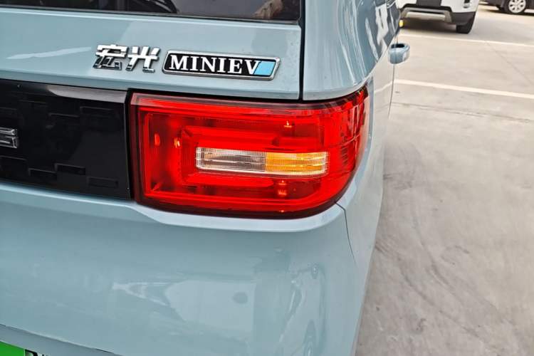 Used Wuling Hongguang MINIEV 2020 Freedom Version Lithium Iron Phosphate Right Rear Taillight