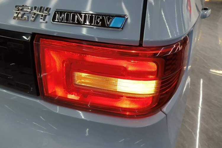 Used Wuling Hongguang MINIEV 2020 Enjoyment Model Lithium Iron Phosphate Right Rear Taillight