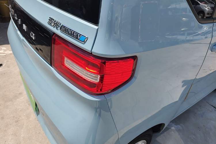 Used Wuling Hongguang MINIEV 2020 Zizai Version Lithium-NMC Right Rear Taillight