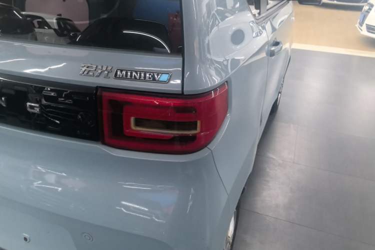 Used Wuling Hongguang MINIEV 2020 Freedom Version Lithium Iron Phosphate Right Rear Taillight