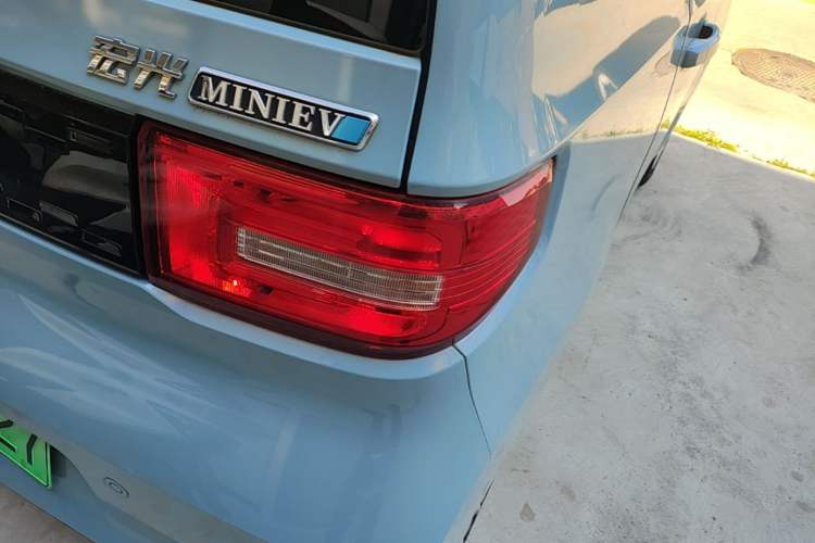 Used Wuling Hongguang MINIEV 2020 Zizai Version Lithium-NMC Right Rear Taillight