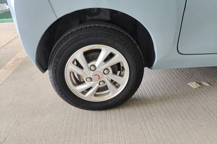 Used Wuling Hongguang MINIEV 2020 Zizai Version Lithium-NMC Right Rear Wheel Hub