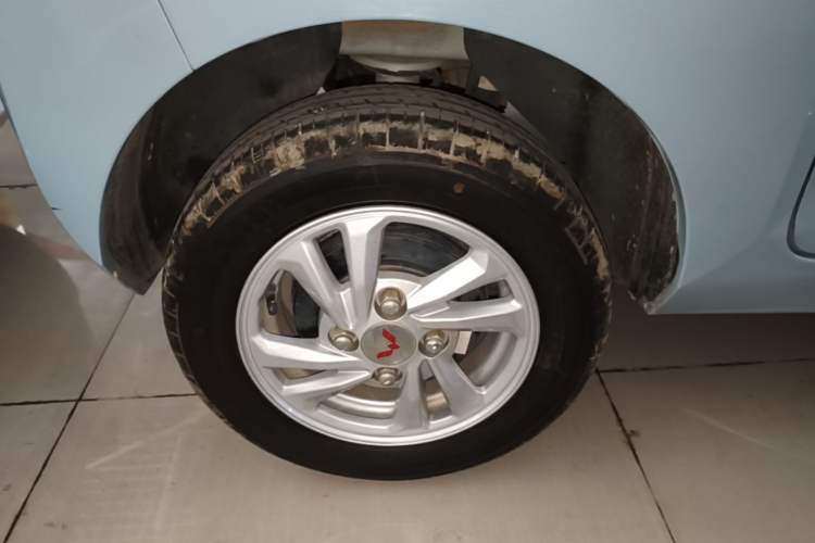Used Wuling Hongguang MINIEV 2020 Zizai Version Lithium-NMC Right Rear Wheel Hub