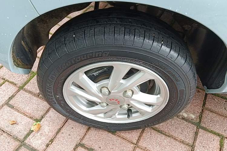 Used Wuling Hongguang MINIEV 2020 Zizai Version Lithium-NMC Right Rear Wheel Hub