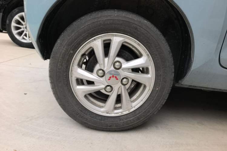 Used Wuling Hongguang MINIEV 2020 Zizai Version Lithium-NMC Right Rear Wheel Hub
