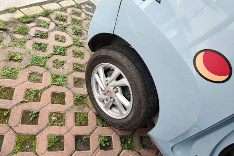 Used Wuling Hongguang MINIEV 2020 Zizai Version Lithium-NMC Right Rear Wheel Hub