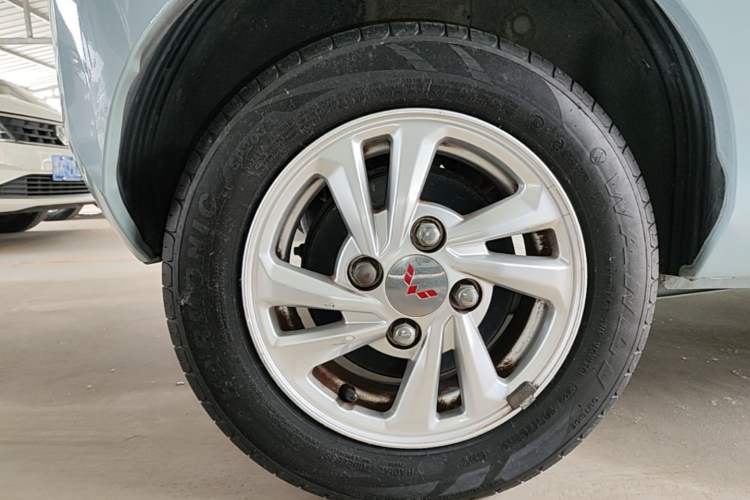 Used Wuling Hongguang MINIEV 2020 Enjoy Edition Lithium-Ion Battery Right Rear Wheel Hub