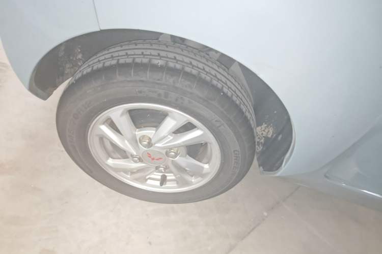 Used Wuling Hongguang MINIEV 2020 Zizai Version Lithium-NMC Right Rear Wheel Hub