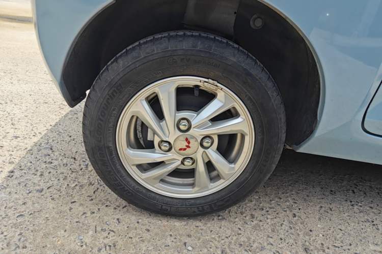 Used Wuling Hongguang MINIEV 2020 Zizai Version Lithium-NMC Right Rear Wheel Hub
