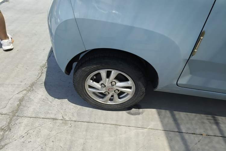 Used Wuling Hongguang MINIEV 2020 Zizai Version Lithium-NMC Right Rear Wheel Hub