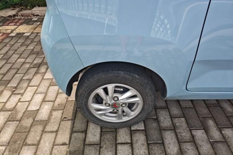 Used Wuling Hongguang MINIEV 2020 Easy Version Lithium-Ion Battery Right Rear Wheel Hub