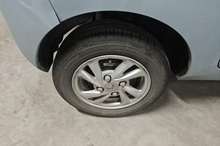 Used Wuling Hongguang MINIEV 2020 Freedom Version Lithium Iron Phosphate Right Rear Wheel Hub