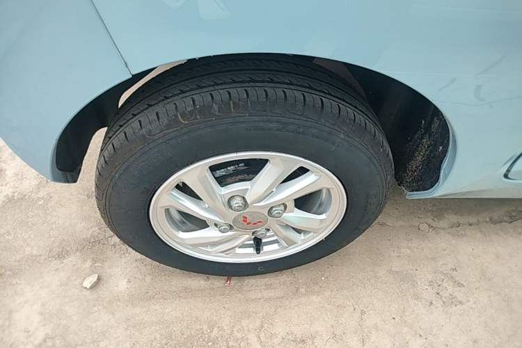 Used Wuling Hongguang MINIEV 2020 Easy Version Lithium-Ion Battery Right Rear Wheel Hub