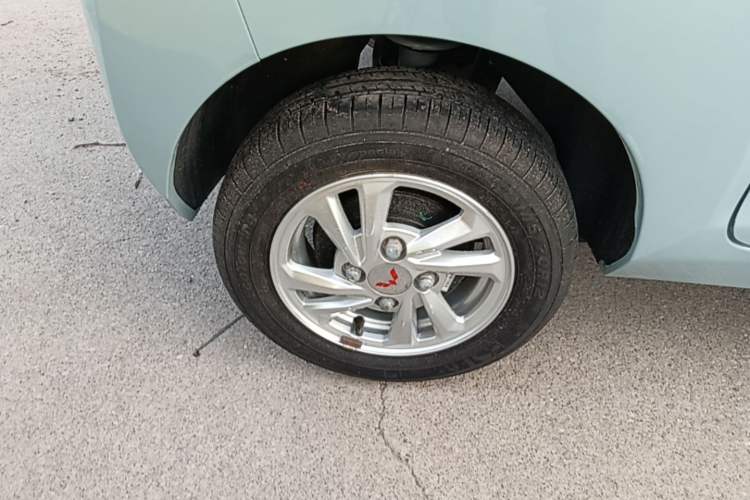 Used Wuling Hongguang MINIEV 2020 Lite Version Lithium Iron Phosphate Right Rear Wheel Hub