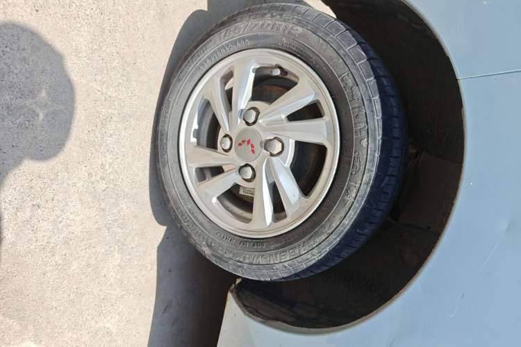 Used Wuling Hongguang MINIEV 2020 Zizai Version Lithium-NMC Right Rear Wheel Hub