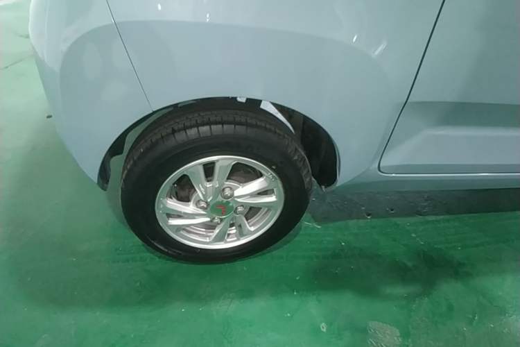 Used Wuling Hongguang MINIEV 2020 Zizai Version Lithium-NMC Right Rear Wheel Hub