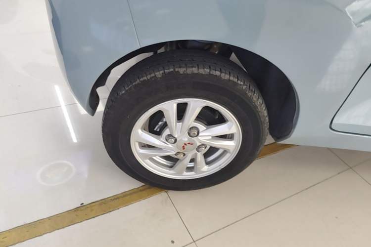Used Wuling Hongguang MINIEV 2020 Zizai Version Lithium-NMC Right Rear Wheel Hub