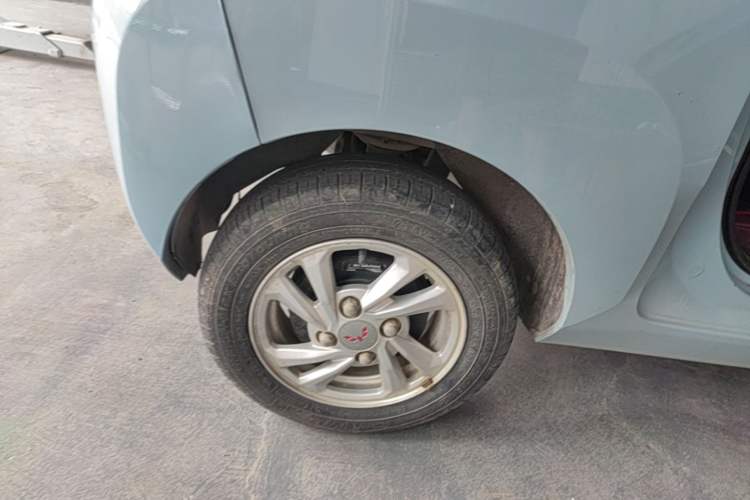 Used Wuling Hongguang MINIEV 2020 Zizai Version Lithium-NMC Right Rear Wheel Hub