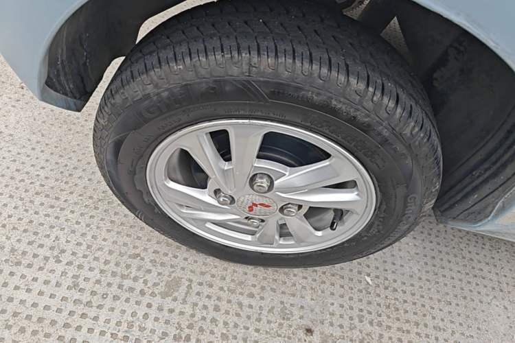 Used Wuling Hongguang MINIEV 2020 Freedom Version Lithium Iron Phosphate Right Rear Wheel Hub