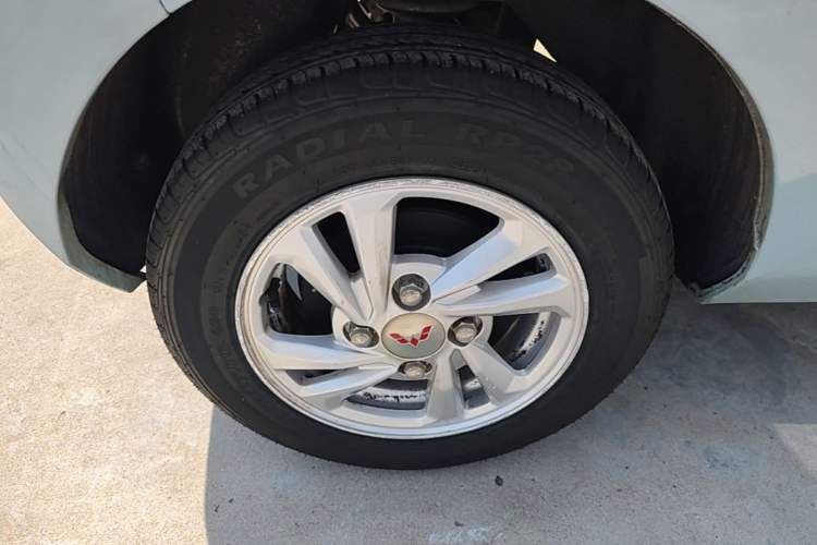 Used Wuling Hongguang MINIEV 2020 Zizai Version Lithium-NMC Right Rear Wheel Hub