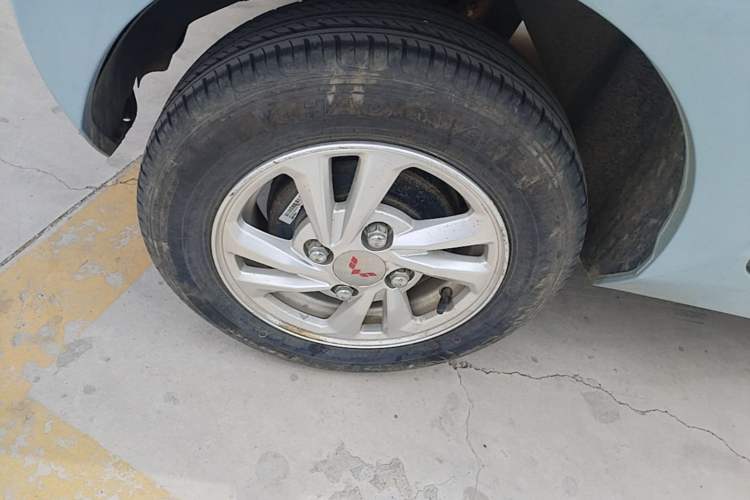 Used Wuling Hongguang MINIEV 2020 Zizai Version Lithium-NMC Right Rear Wheel Hub