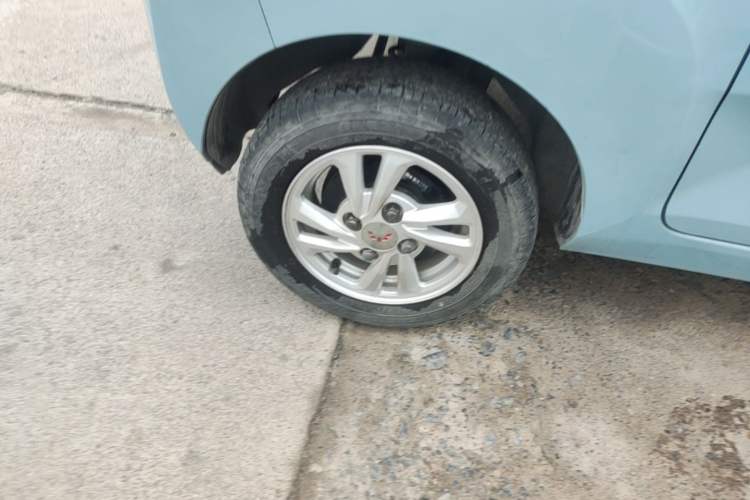 Used Wuling Hongguang MINIEV 2020 Zizai Version Lithium-NMC Right Rear Wheel Hub