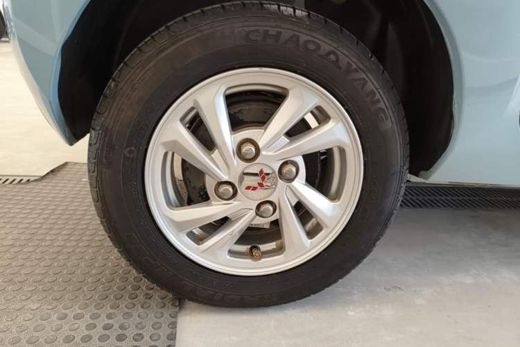 Used Wuling Hongguang MINIEV 2020 Zizai Version Lithium-NMC Right Rear Wheel Hub