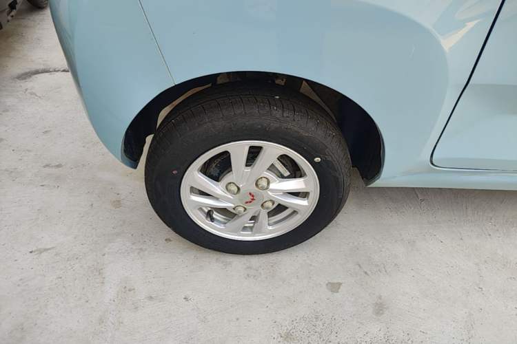 Used Wuling Hongguang MINIEV 2020 Zizai Version Lithium-NMC Right Rear Wheel Hub