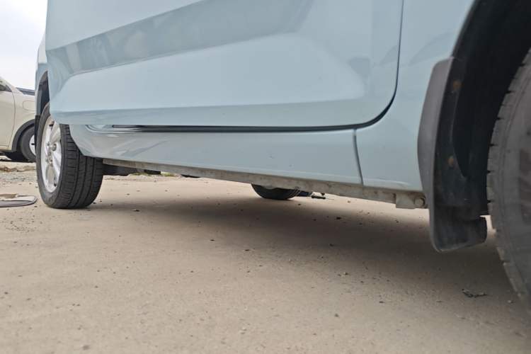 Used Wuling Hongguang MINIEV 2020 Freedom Version Lithium Iron Phosphate Right Side Sill