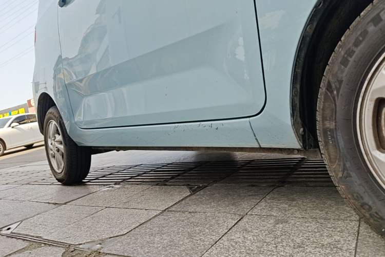 Used Wuling Hongguang MINIEV 2020 Enjoyment Model Lithium Iron Phosphate Right Side Sill