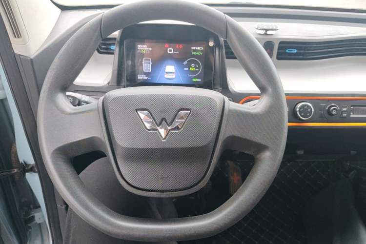 Used Wuling Hongguang MINIEV 2020 Enjoyment Model Lithium Iron Phosphate Steering Wheel