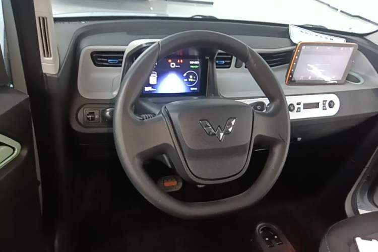 Used Wuling Hongguang MINIEV 2020 Freedom Version Lithium Iron Phosphate Steering Wheel