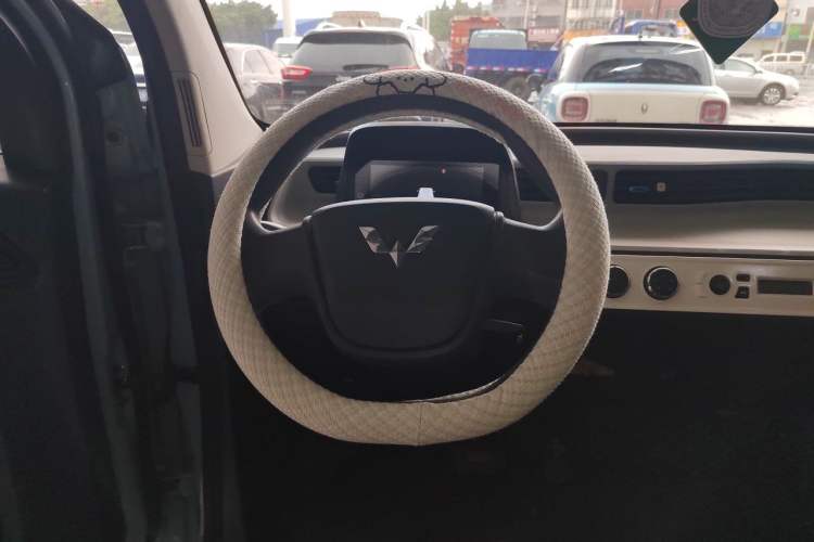 Used Wuling Hongguang MINIEV 2020 Enjoyment Model Lithium Iron Phosphate Steering Wheel