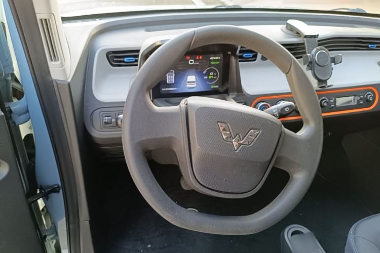 Used Wuling Hongguang MINIEV 2020 Enjoyment Model Lithium Iron Phosphate Steering Wheel