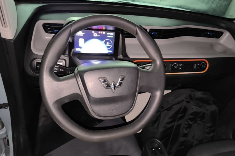 Used Wuling Hongguang MINIEV 2020 Enjoyment Model Lithium Iron Phosphate Steering Wheel