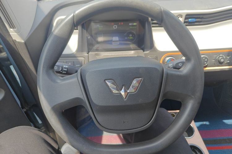 Used Wuling Hongguang MINIEV 2020 Enjoyment Model Lithium Iron Phosphate Steering Wheel