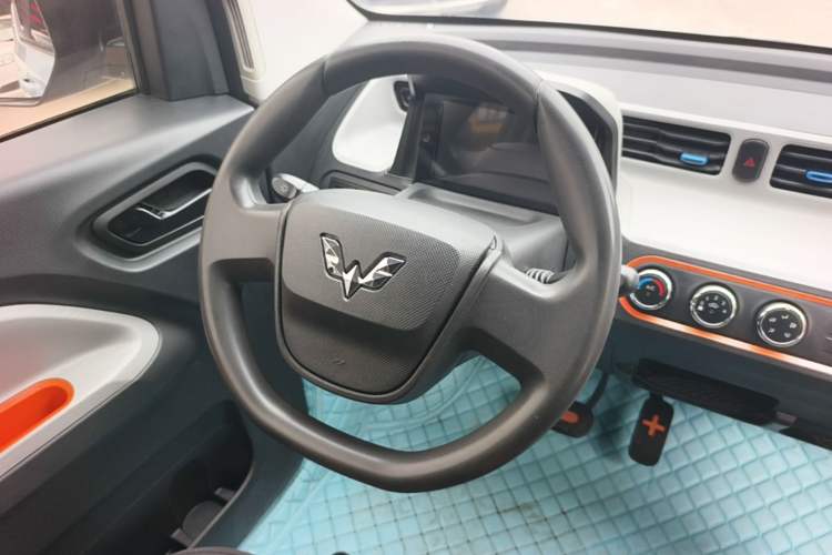 Used Wuling Hongguang MINIEV 2020 Freedom Version Lithium Iron Phosphate Steering Wheel