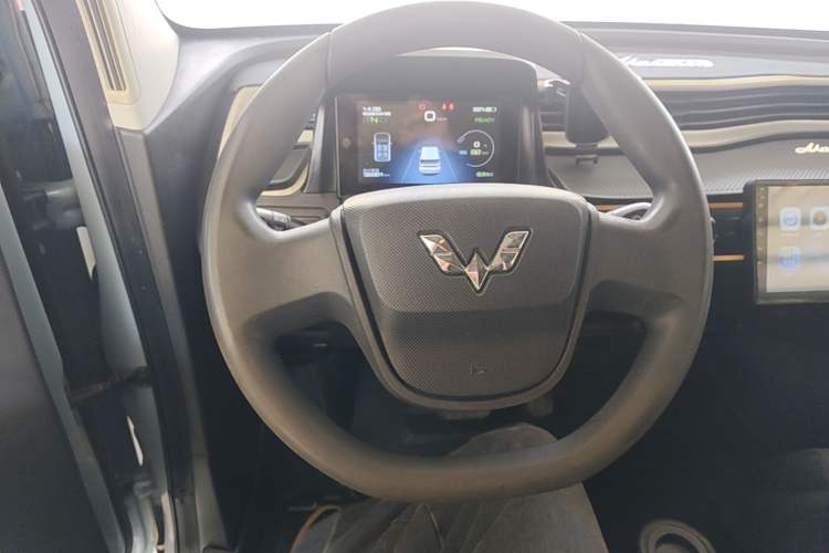 Used Wuling Hongguang MINIEV 2020 Enjoyment Model Lithium Iron Phosphate Steering Wheel