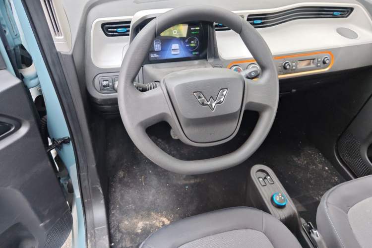 Used Wuling Hongguang MINIEV 2020 Enjoyment Model Lithium Iron Phosphate Steering Wheel