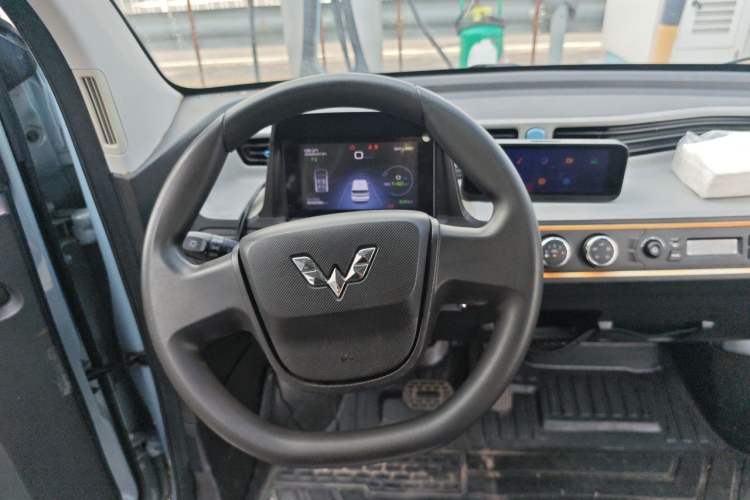 Used Wuling Hongguang MINIEV 2020 Enjoyment Model Lithium Iron Phosphate Steering Wheel