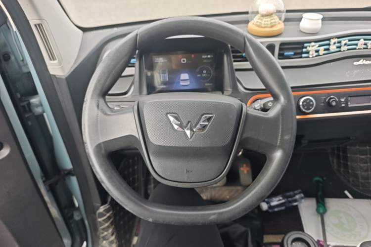Used Wuling Hongguang MINIEV 2020 Enjoyment Model Lithium Iron Phosphate Steering Wheel