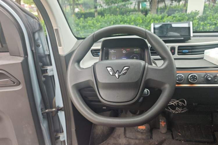 Used Wuling Hongguang MINIEV 2020 Enjoyment Model Lithium Iron Phosphate Steering Wheel