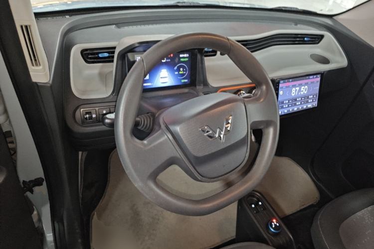 Used Wuling Hongguang MINIEV 2020 Enjoyment Model Lithium Iron Phosphate Steering Wheel