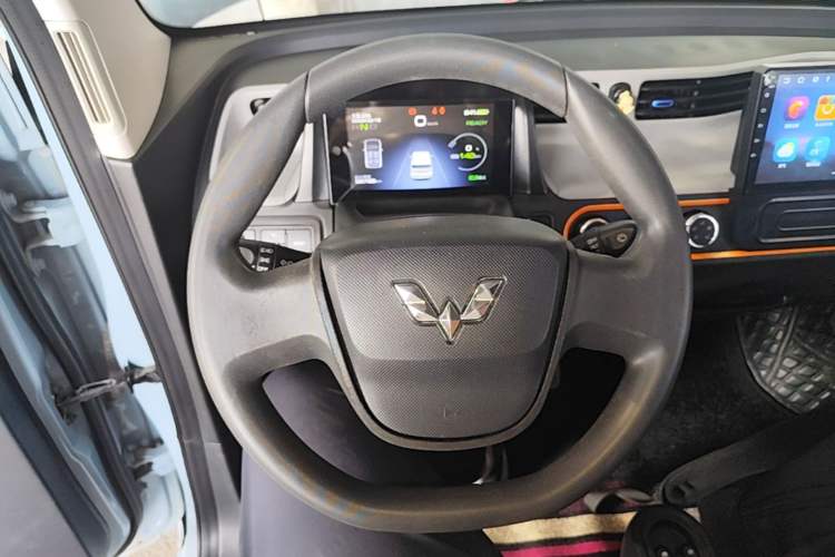 Used Wuling Hongguang MINIEV 2020 Enjoyment Model Lithium Iron Phosphate Steering Wheel