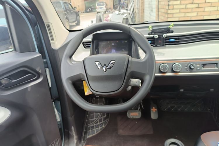Used Wuling Hongguang MINIEV 2020 Enjoyment Model Lithium Iron Phosphate Steering Wheel
