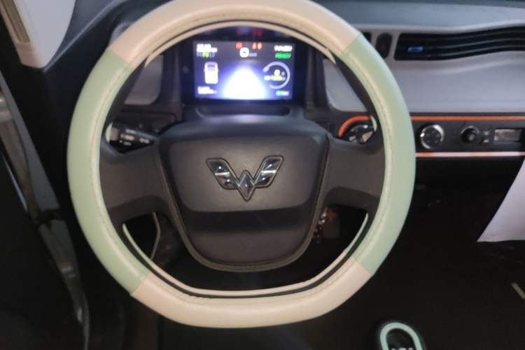 Used Wuling Hongguang MINIEV 2020 Enjoyment Model Lithium Iron Phosphate Steering Wheel