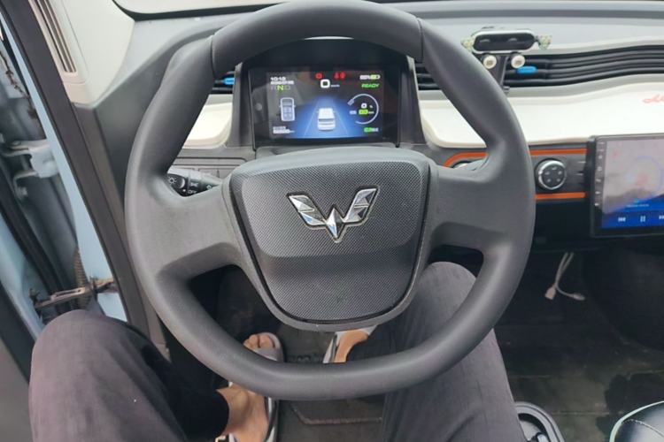 Used Wuling Hongguang MINIEV 2020 Enjoyment Model Lithium Iron Phosphate Steering Wheel
