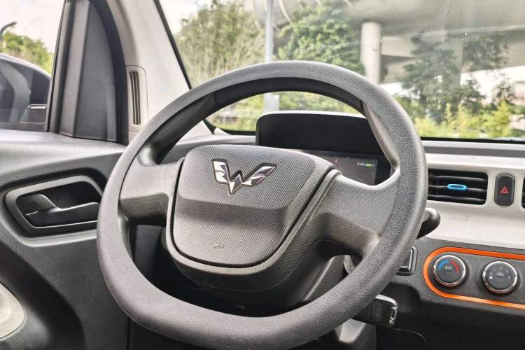 Used Wuling Hongguang MINIEV 2020 Freedom Version Lithium Iron Phosphate Steering Wheel